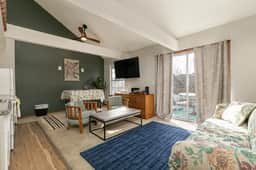 Green Meadow Getaway (FC1-6)